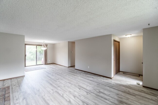 Building Photo - 9415 N Howard St