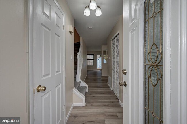 Building Photo - 5 Ford Ln