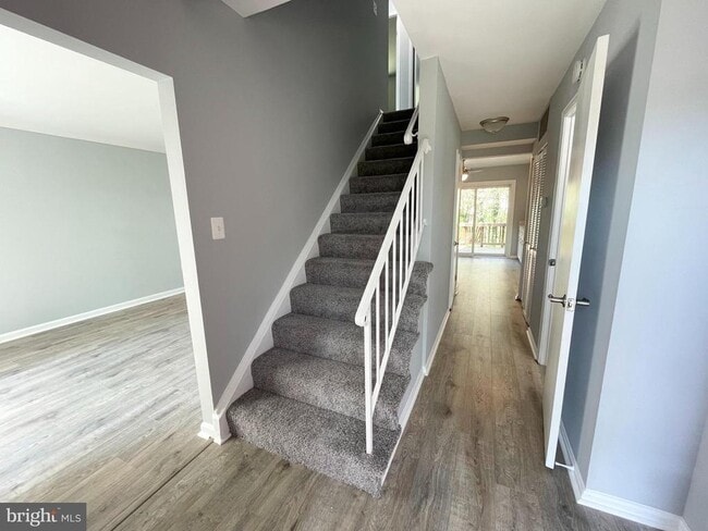 Building Photo - 1928 Rainbow Ct