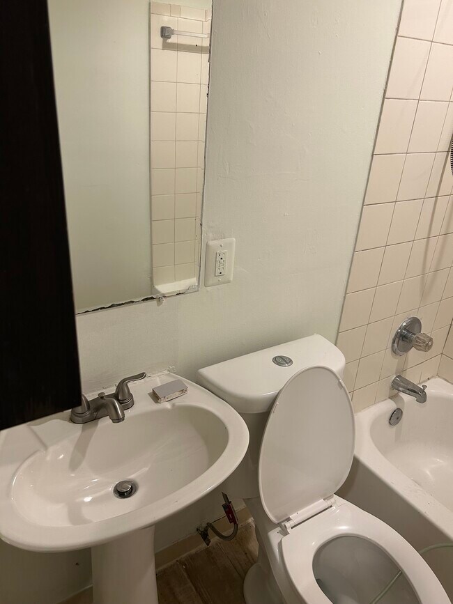 Bathroom (2) - 1909 11th St NW