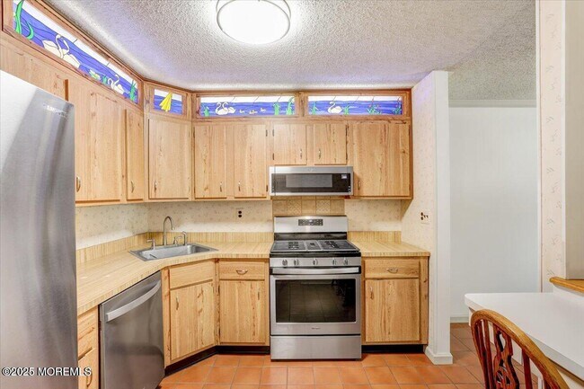 Building Photo - 5 Portland Ct