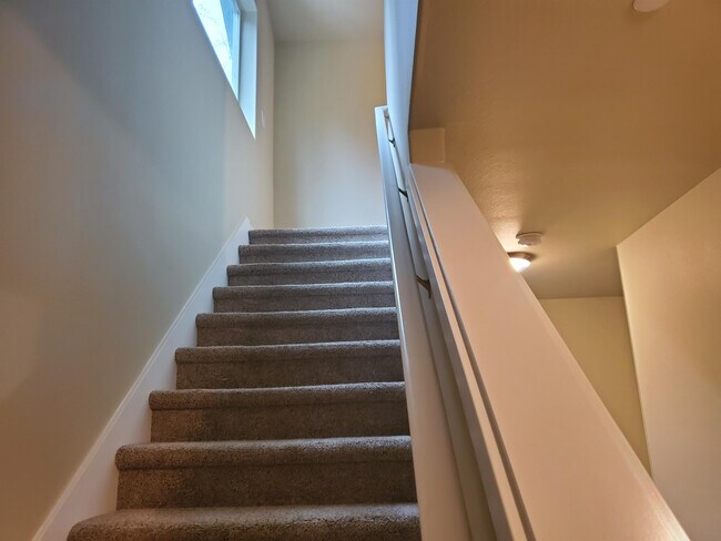 Building Photo - 1502 Onyx St SE