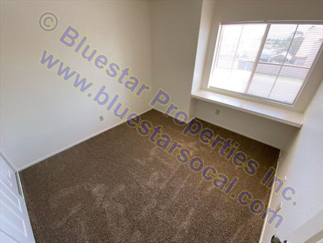Building Photo - Move In Ready! Beautiful Two Story Home