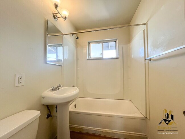 Building Photo - 3740 Astoria St