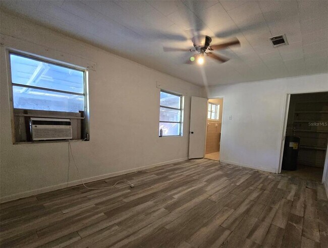 Building Photo - 8010 SE US Hwy 301