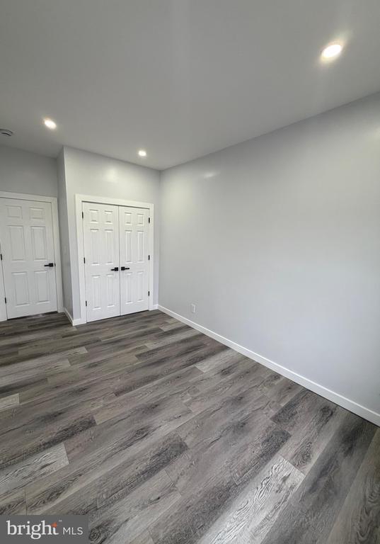 Building Photo - 330 N 2nd St