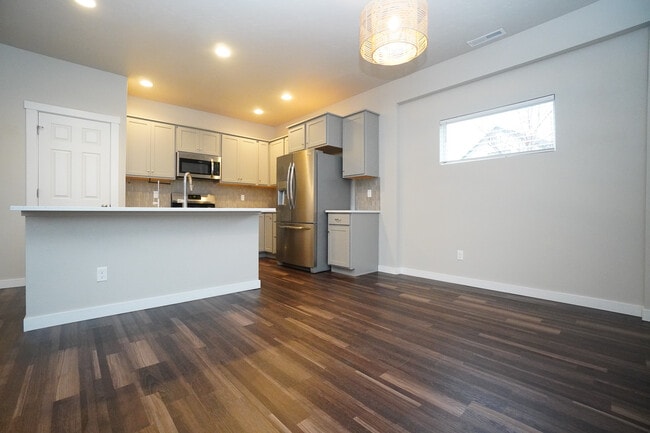 Building Photo - 6113 N Colosseum Ave