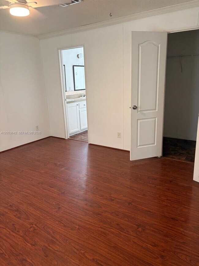 Building Photo - 390 NW 134th Ave