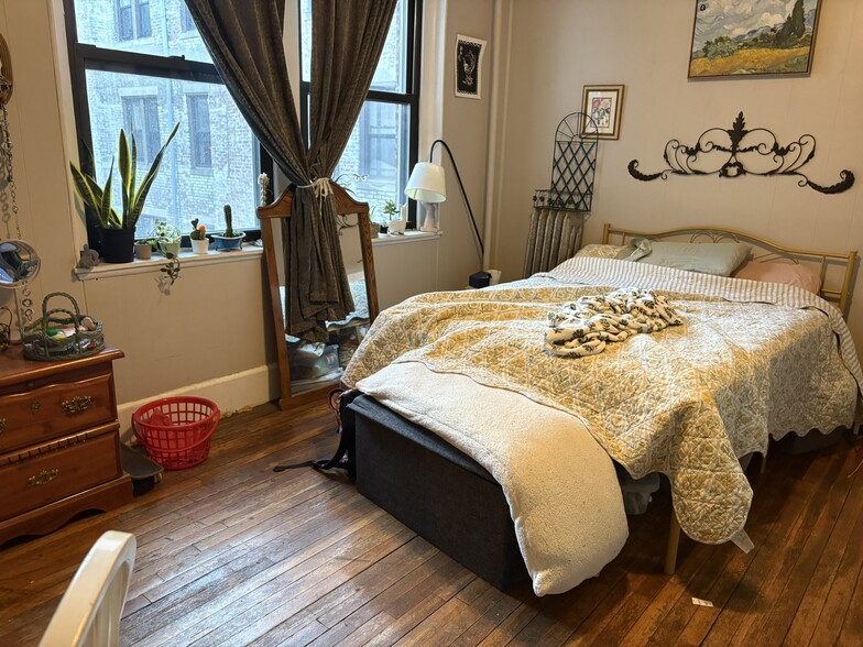 Building Photo - 1066 Commonwealth Ave