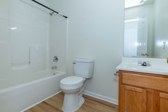 Building Photo - 3 Bed/2 Full,2 Half Bath Townhome in Martinsburg, WV