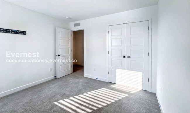 Building Photo - 27605 E Red Fox St