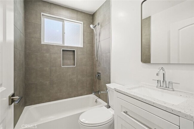 Building Photo - 6933 White Oak Ave