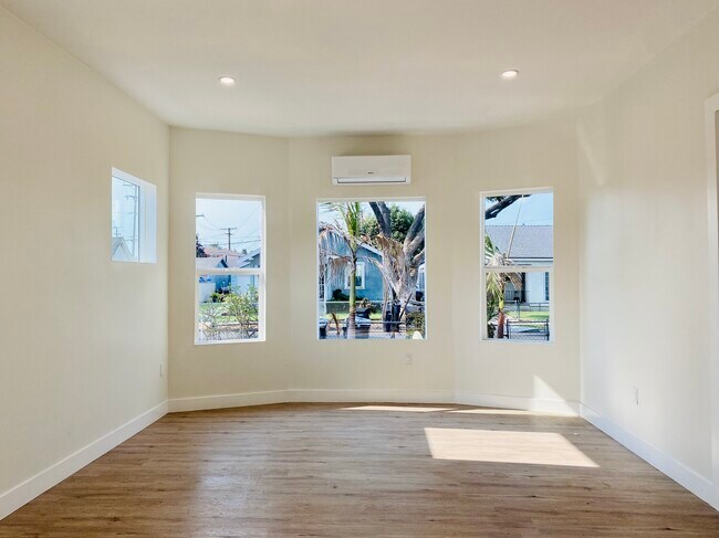 Building Photo - 1733 W 29th St