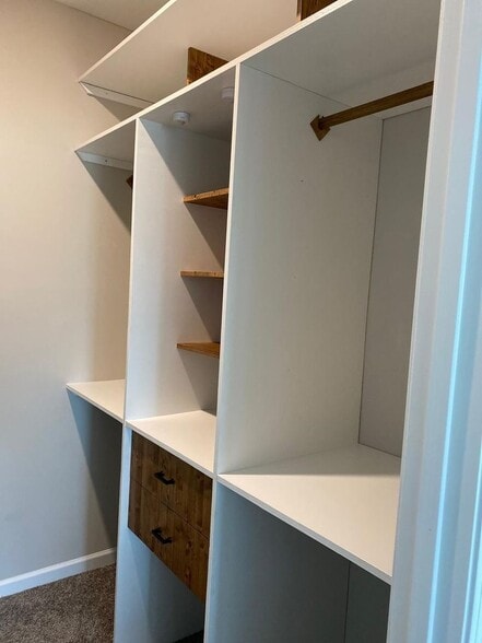 Building Photo - 332 Ox Bow Cir