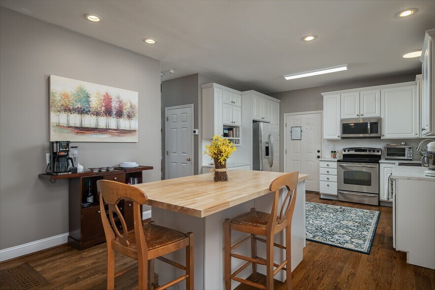 Kitchen Island - 665 Winter Hill Ln