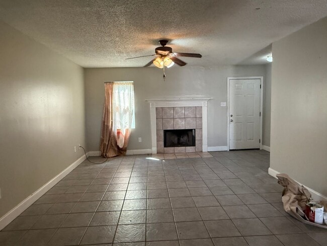 Building Photo - Condo in Kingspoint