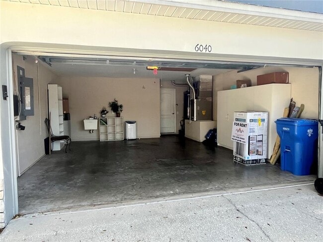 Building Photo - 6040 Sandhill Ridge Dr