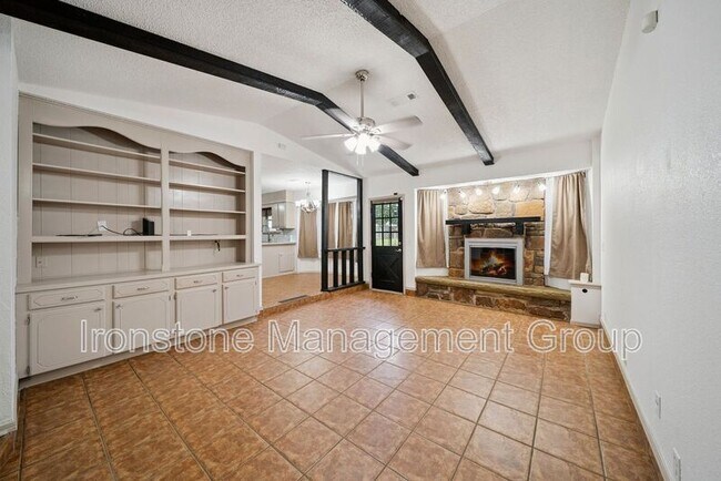 Building Photo - 13515 S Fern St
