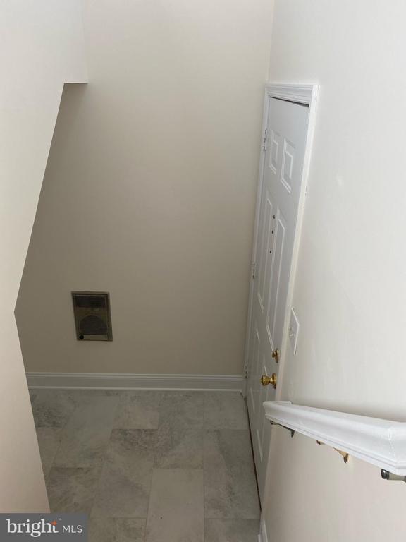 Building Photo - 9470 Scarlet Oak Dr