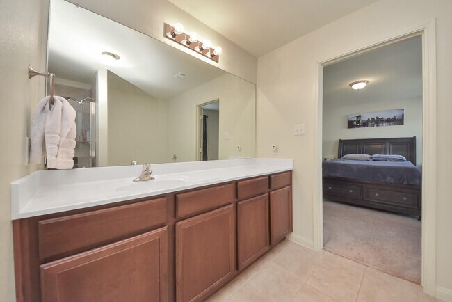 Building Photo - 10803 Dover White Dr