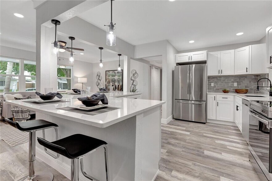 Building Photo - 6660 17th Ln N