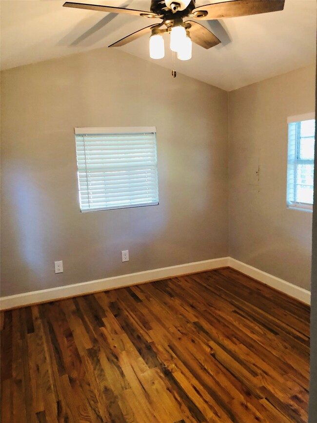 Building Photo - 734 McDaniel St