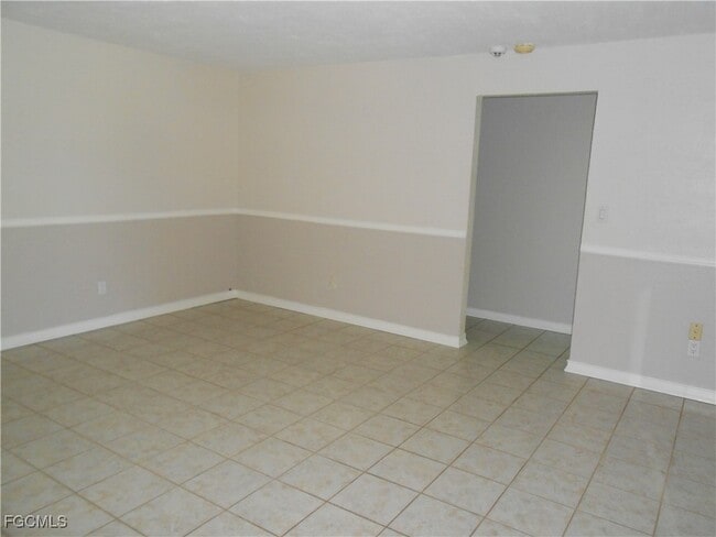 Building Photo - 1406 Alwynne Dr S