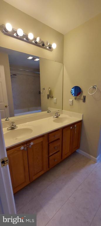 Building Photo - 5001 Old Bartholows Rd