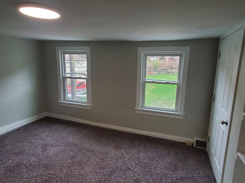 Building Photo - 546 Larimer Ave