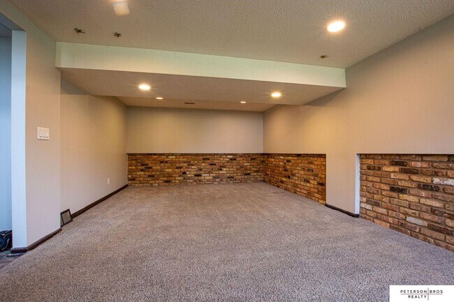 Building Photo - 12111 Miami St