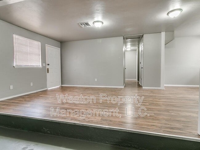 Building Photo - 1605 Cynthia Dr
