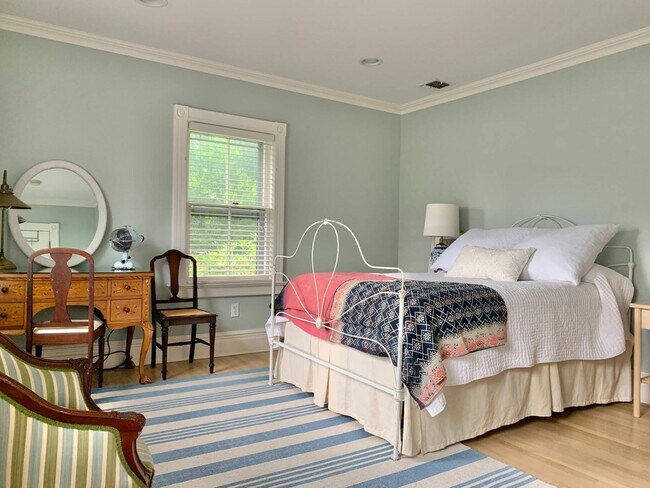 Building Photo - 81 Hampton St