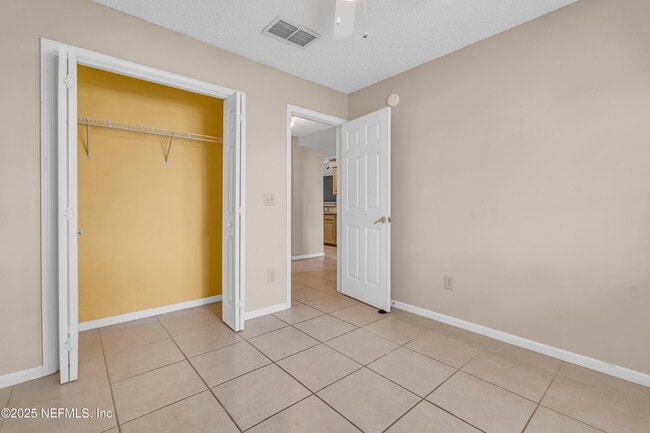 Building Photo - 2409 Cool Springs Dr S