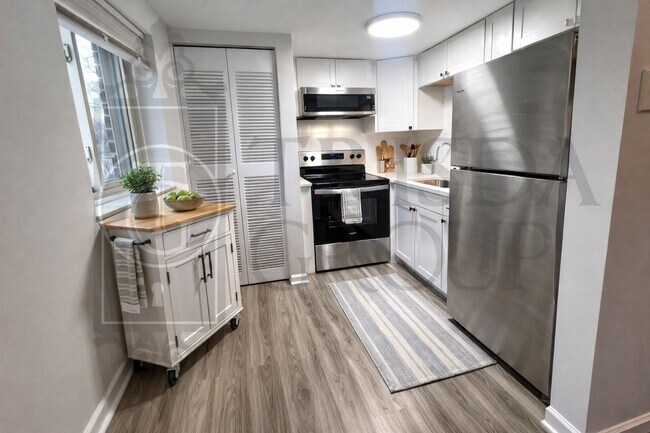 Building Photo - Move In Ready! North Hills School District, Parking, Updated 2 BR, Quartz Countertops, AC, Laundr...