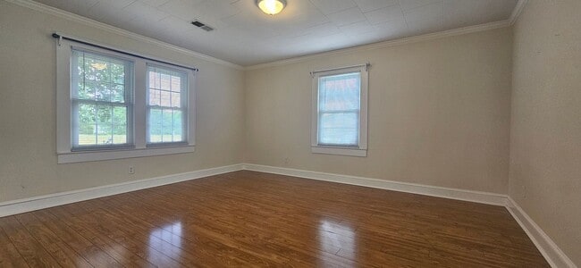 Building Photo - Cozy 2 Bedroom, 1 Bath Home for Rent in Th...
