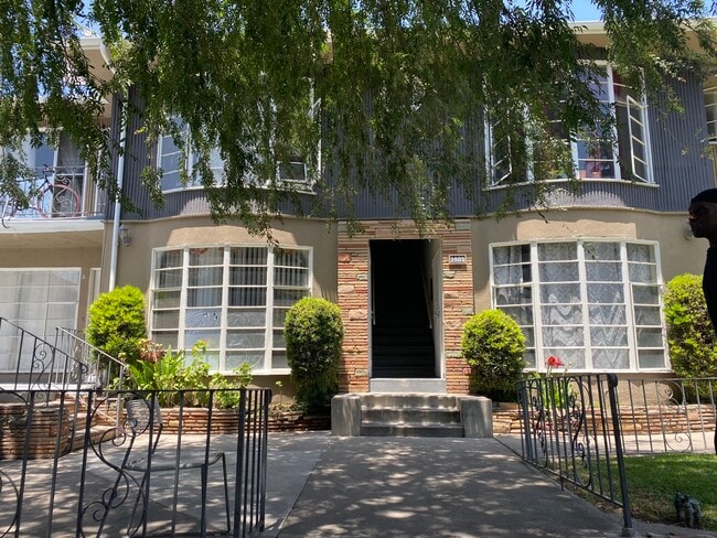 Building Photo - 3905 W 4th St