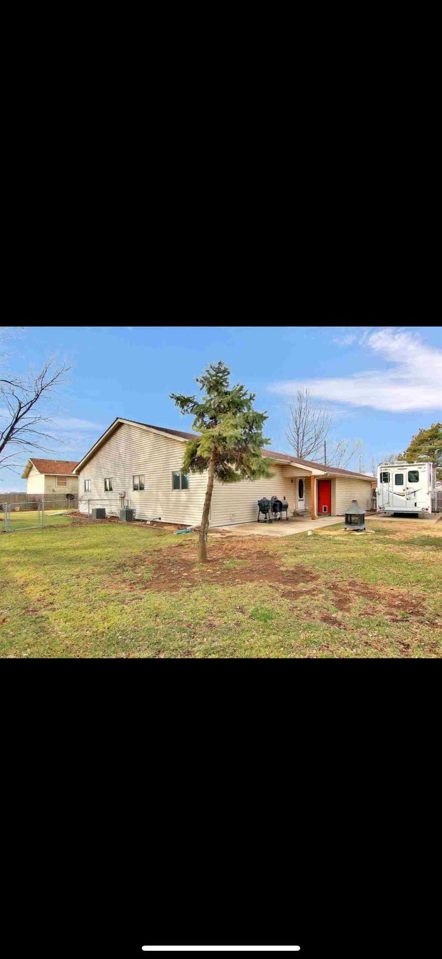 Building Photo - 702 S Taylor St