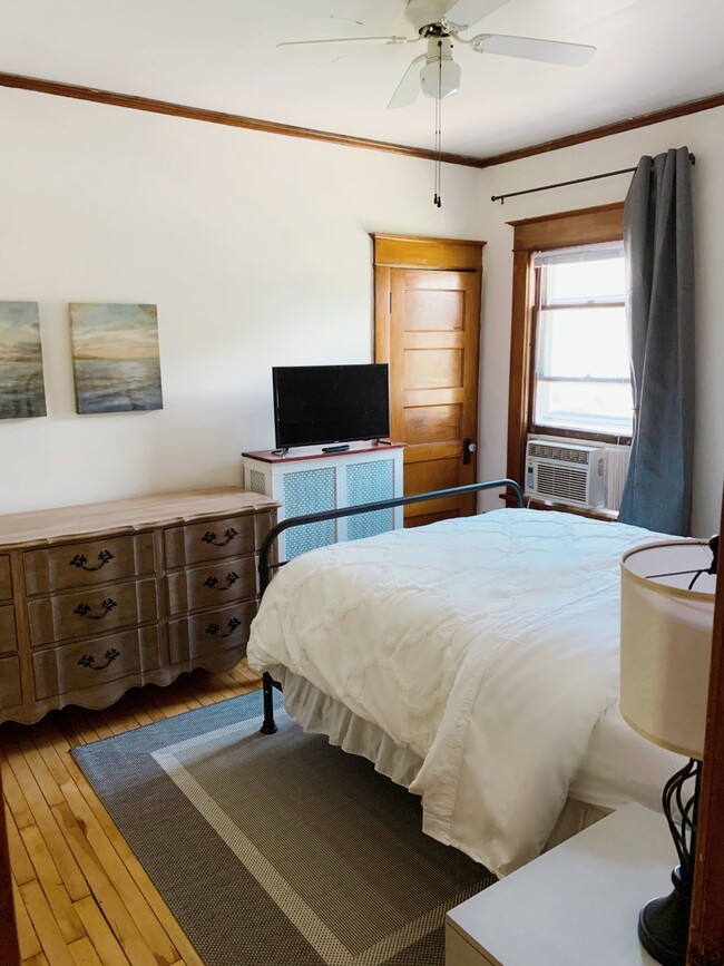 Building Photo - Griggs Duplex