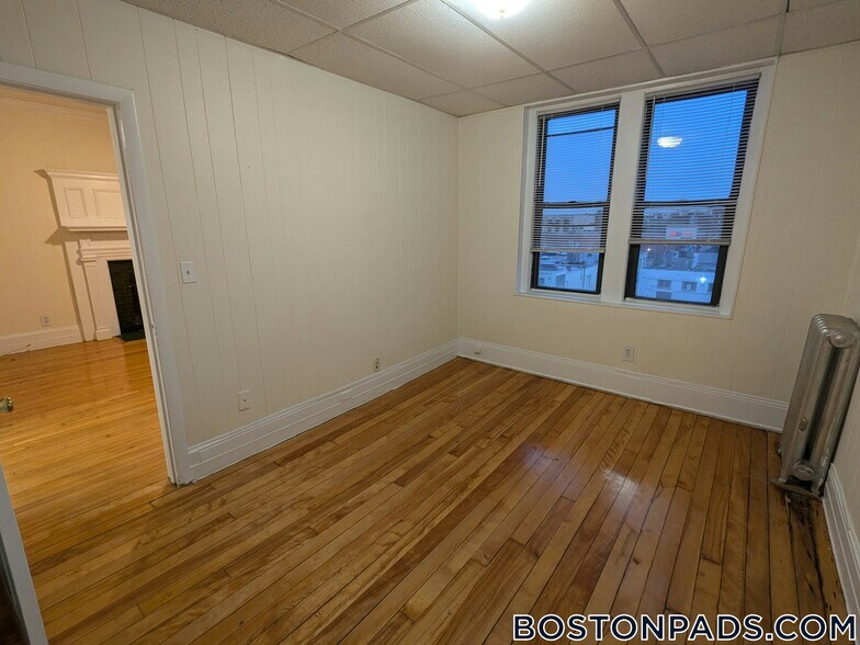 Building Photo - 439 Cambridge St