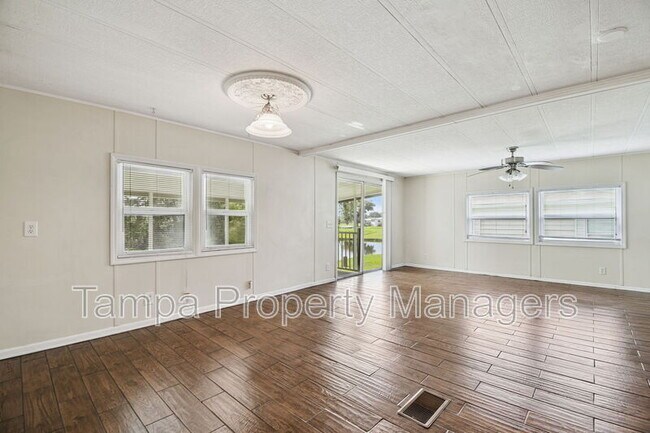 Building Photo - 242 Country Ln
