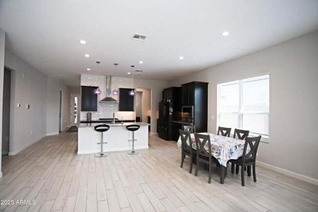 Building Photo - 10549 W Albert Ln