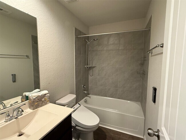 Building Photo - 3310 Sumac Dr