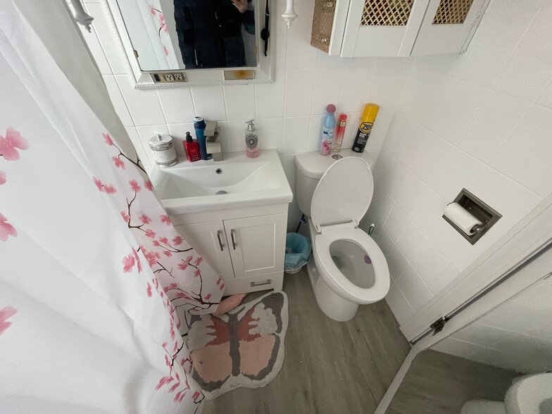 Building Photo - 1524 E Algonquin Rd