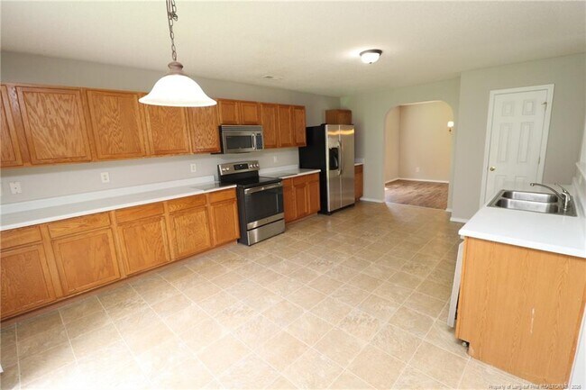 Building Photo - 5 Bellmore Ct