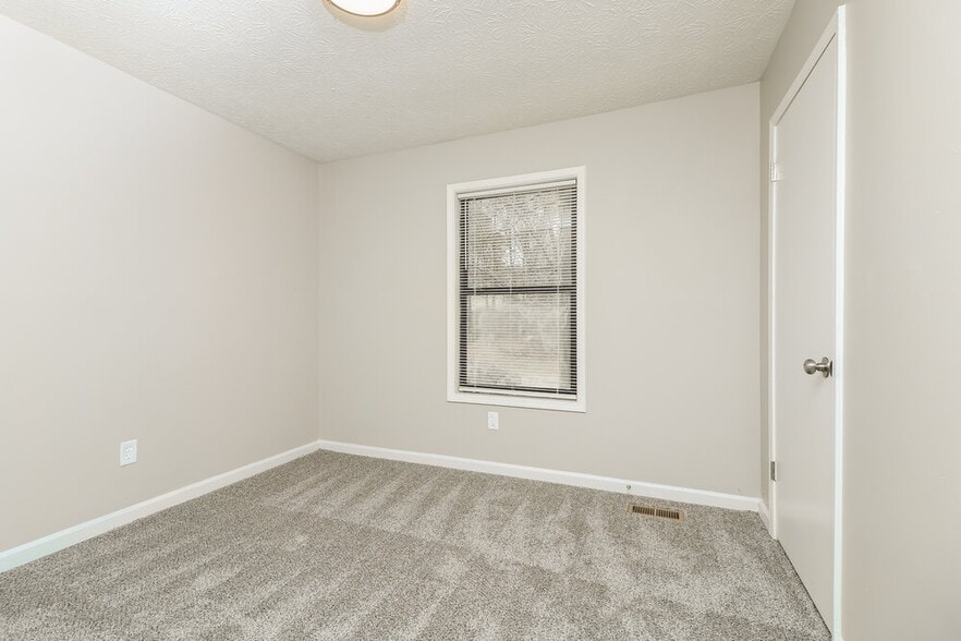 Building Photo - 4173 Woodcrest Dr