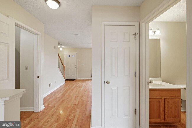 Building Photo - 321 Copperfield Ln