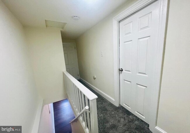 Building Photo - 336 Barclay St