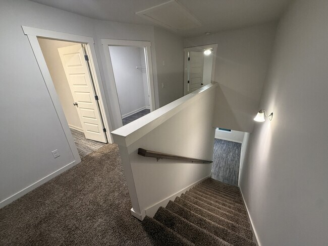 Building Photo - 680 The Heights Ln