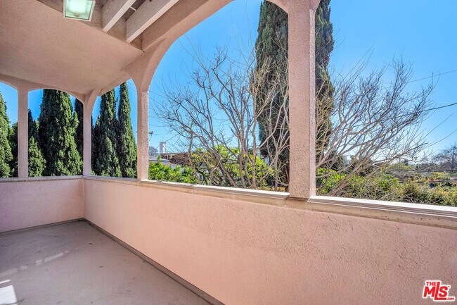 Building Photo - 10810 Rochester Ave