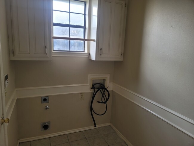 Laundry room - 2712 Powderhorn Dr